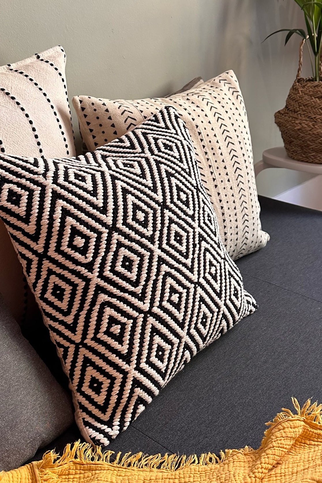 Geometric pillows black and cheap white