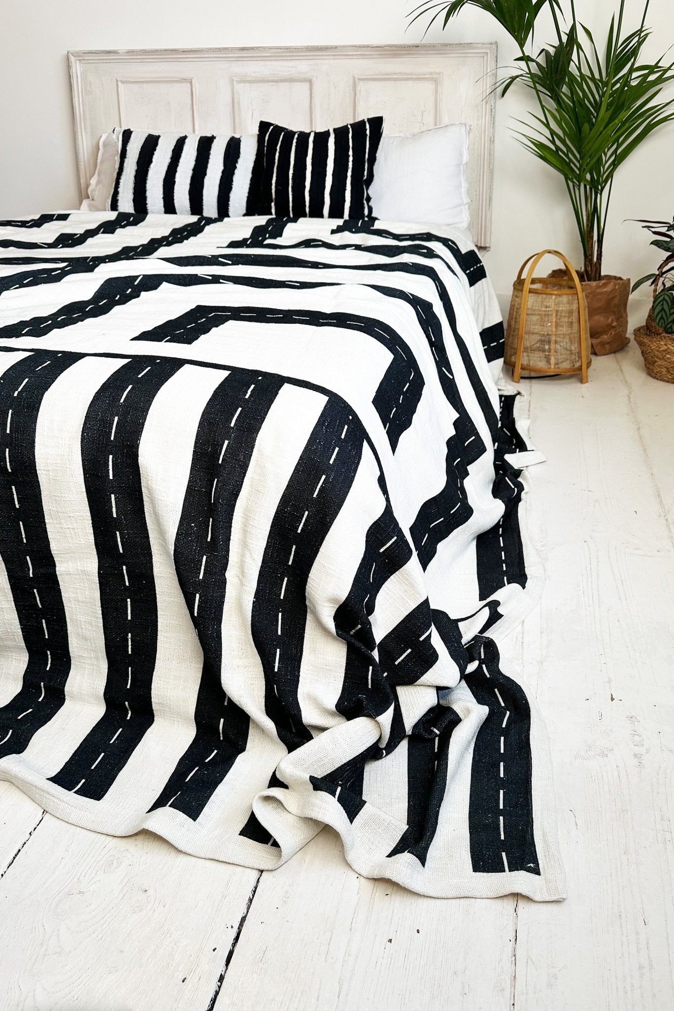 Black and white king size blanket sale