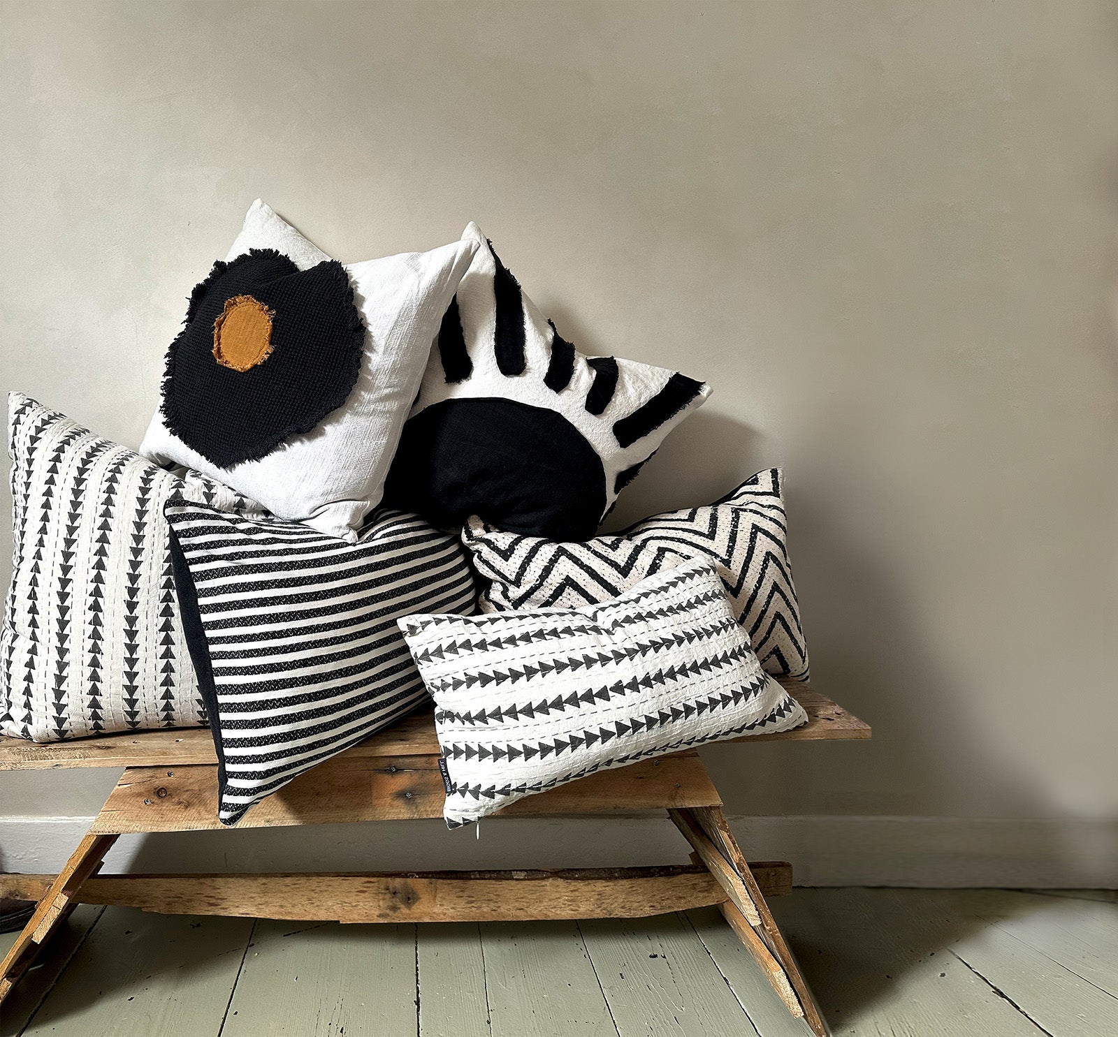 BLACK AND WHITE MONOCHROME CUSHIONS- BIGGS AND HILL- BEDROOM TEXTILES